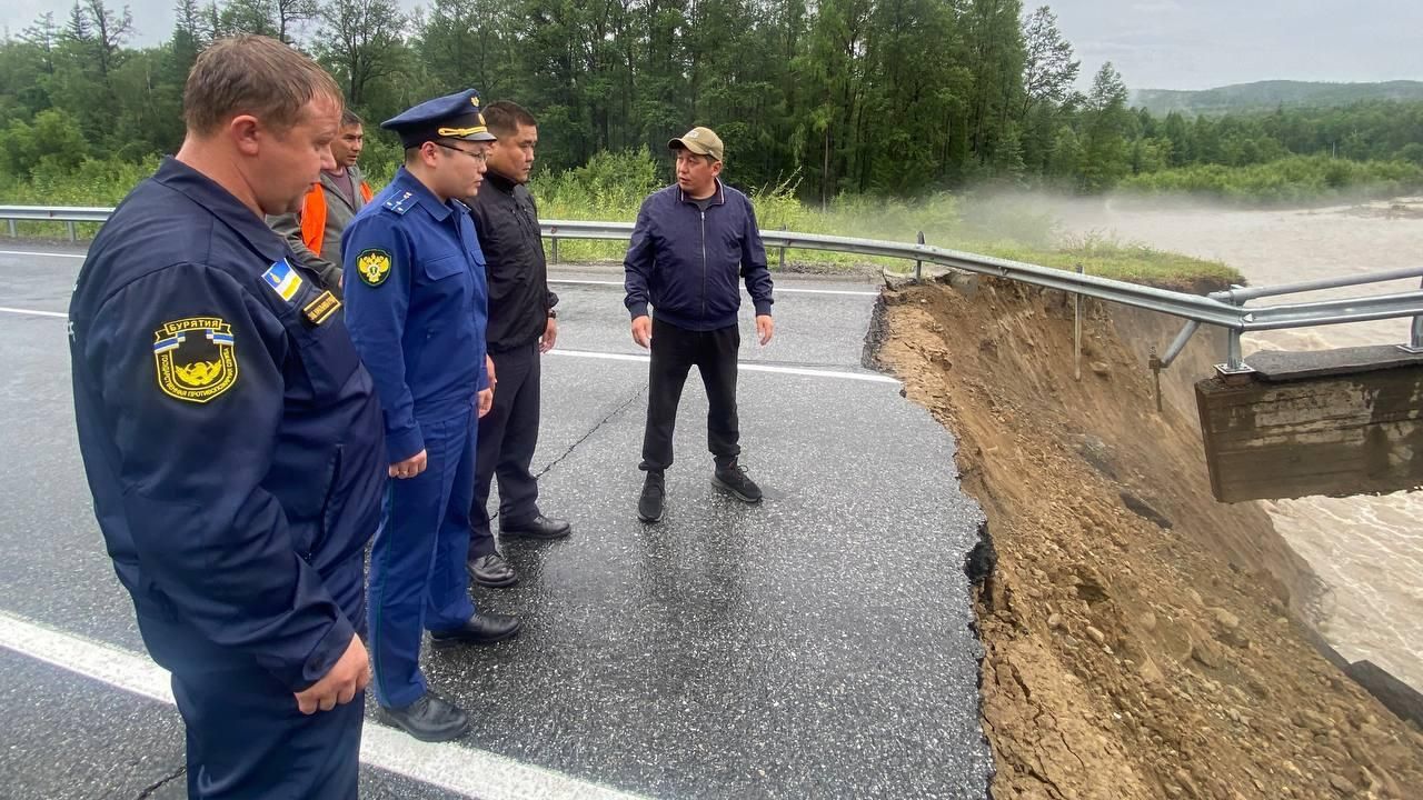 На месте обрушения части моста через реку Большой Зангисан в Тункинском районе Бурятии На месте обрушения части моста через реку Большой Зангисан в Тункинском районе Бурятии - РИА Новости, 1920, 22.07.2024