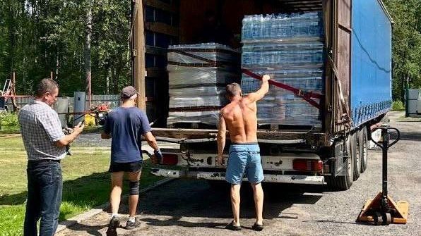 Более 20 тонн питьевой воды направили от правительства Ярославской области и предприятий Угличского района в зону СВО Более 20 тонн питьевой воды направили от правительства Ярославской области и предприятий Угличского района в зону СВО - РИА Новости, 1920, 22.07.2024