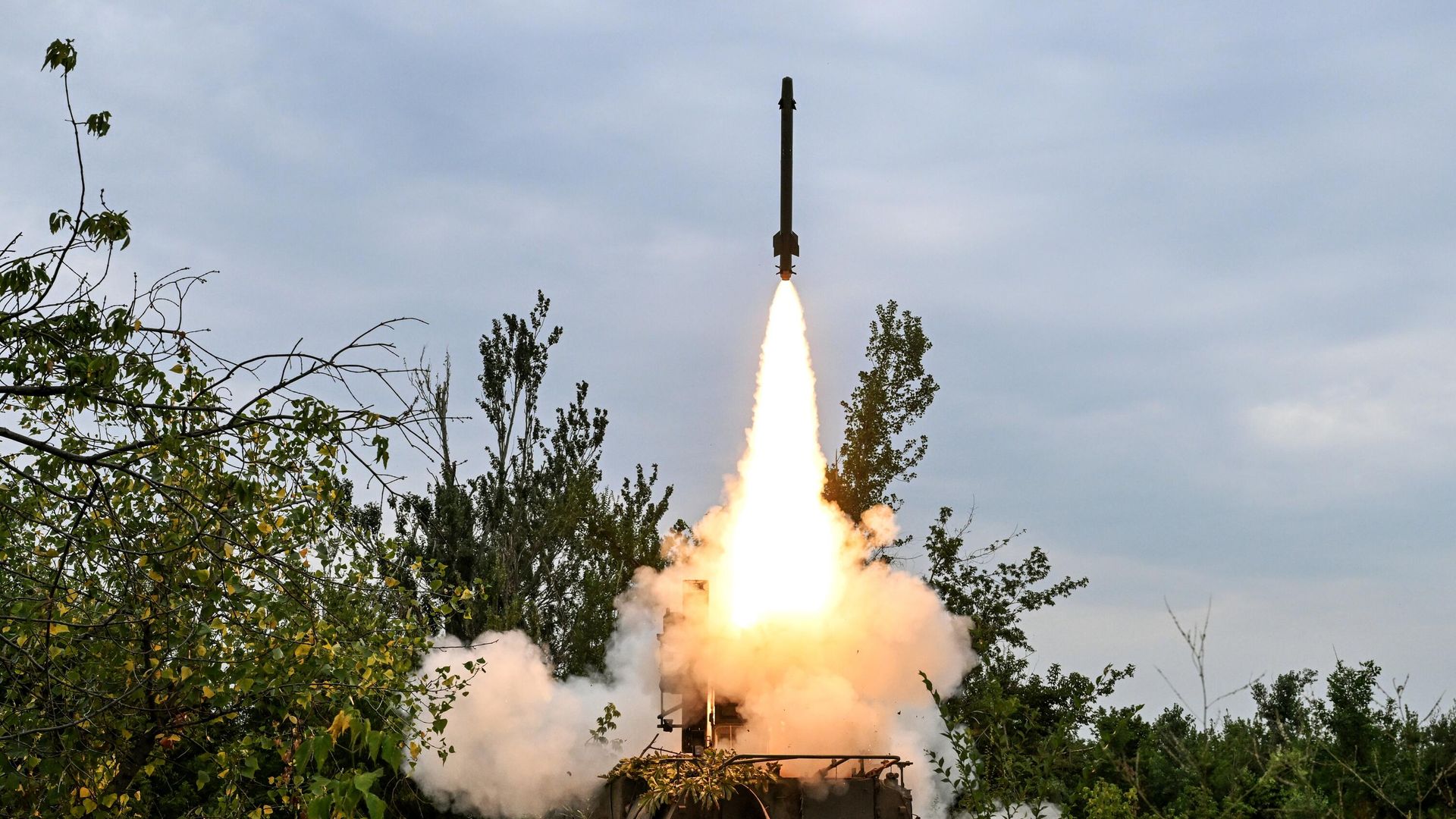 Боевая работа расчетов ЗРК Стрела -10 ЦВО в зоне СВО Боевая работа расчетов ЗРК Стрела -10 ЦВО в зоне СВО - РИА Новости, 1920, 07.11.2024