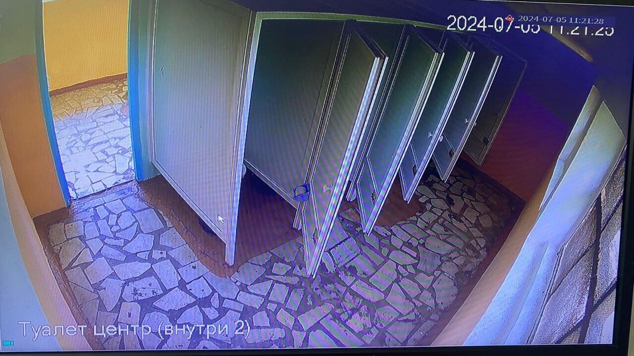 Туалет детского лагеря Искорка, в котором были размещены камеры в Чебаркуле Челябинской области Туалет детского лагеря Искорка, в котором были размещены камеры в Чебаркуле Челябинской области - РИА Новости, 1920, 23.07.2024