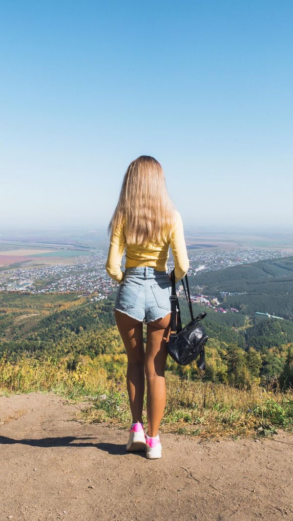 Девушка на курорте Белокуриха в Алтайском крае 