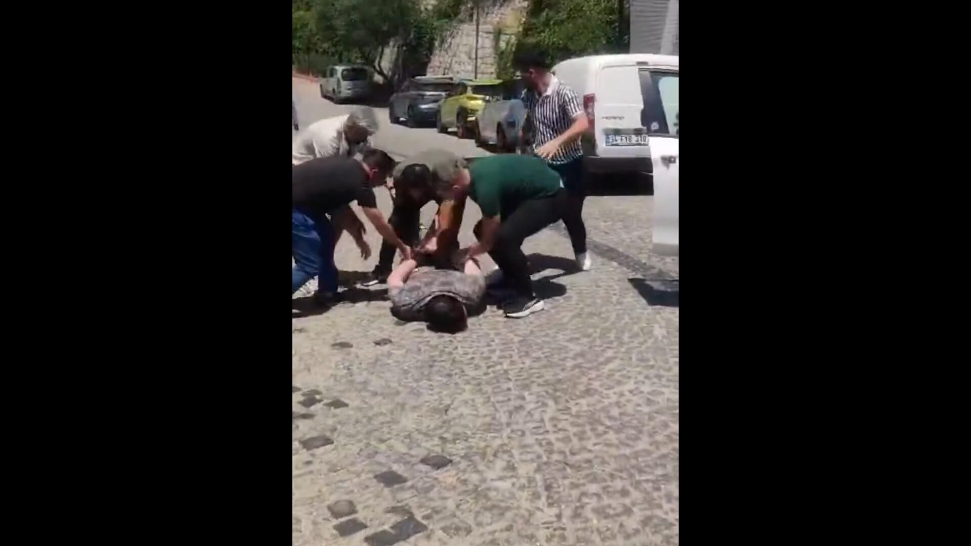 Задержание подозреваемого в подрыве автомобиля в Москве. Кадры МВД Турции Задержание подозреваемого в подрыве автомобиля в Москве. Кадры МВД Турции - РИА Новости, 1920, 24.07.2024