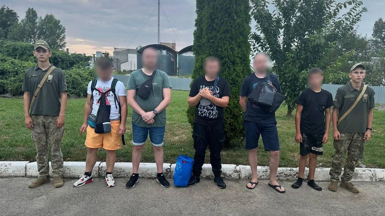Задержание 14-летнего подростка, который занимался незаконной переправкой за границу мужчин призывного возраста в Румынию через реку Тиса Задержание 14-летнего подростка, который занимался незаконной переправкой за границу мужчин призывного возраста в Румынию через реку Тиса - РИА Новости, 1920, 24.07.2024