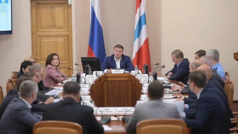 Губернатор Омской области Виталий Хоценко провел заседание о реализации программы газификации региона Губернатор Омской области Виталий Хоценко провел заседание о реализации программы газификации региона - РИА Новости, 1920, 25.07.2024