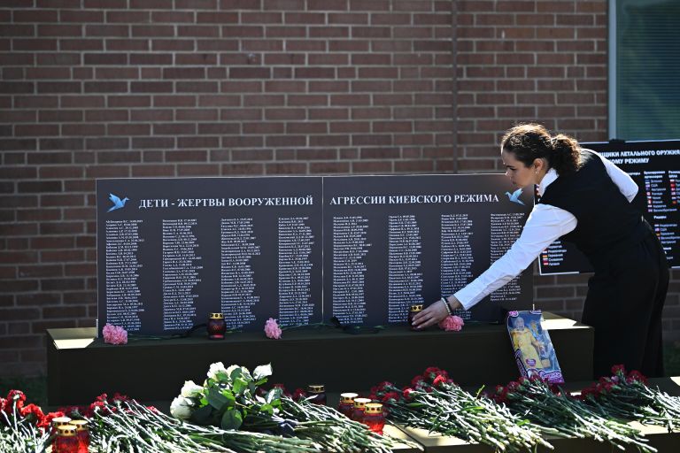 Мемориал в память о погибших из-за обстрелов вооруженными силами Украины детях Донбасса у посольства США в Москве Мемориал в память о погибших из-за обстрелов вооруженными силами Украины детях Донбасса у посольства США в Москве