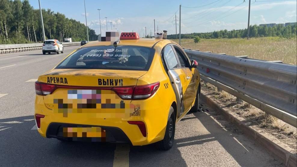 Автомобиль такси, водитель которого стрелял в пассажира в Москве Автомобиль такси, водитель которого стрелял в пассажира в Москве - РИА Новости, 1920, 26.07.2024