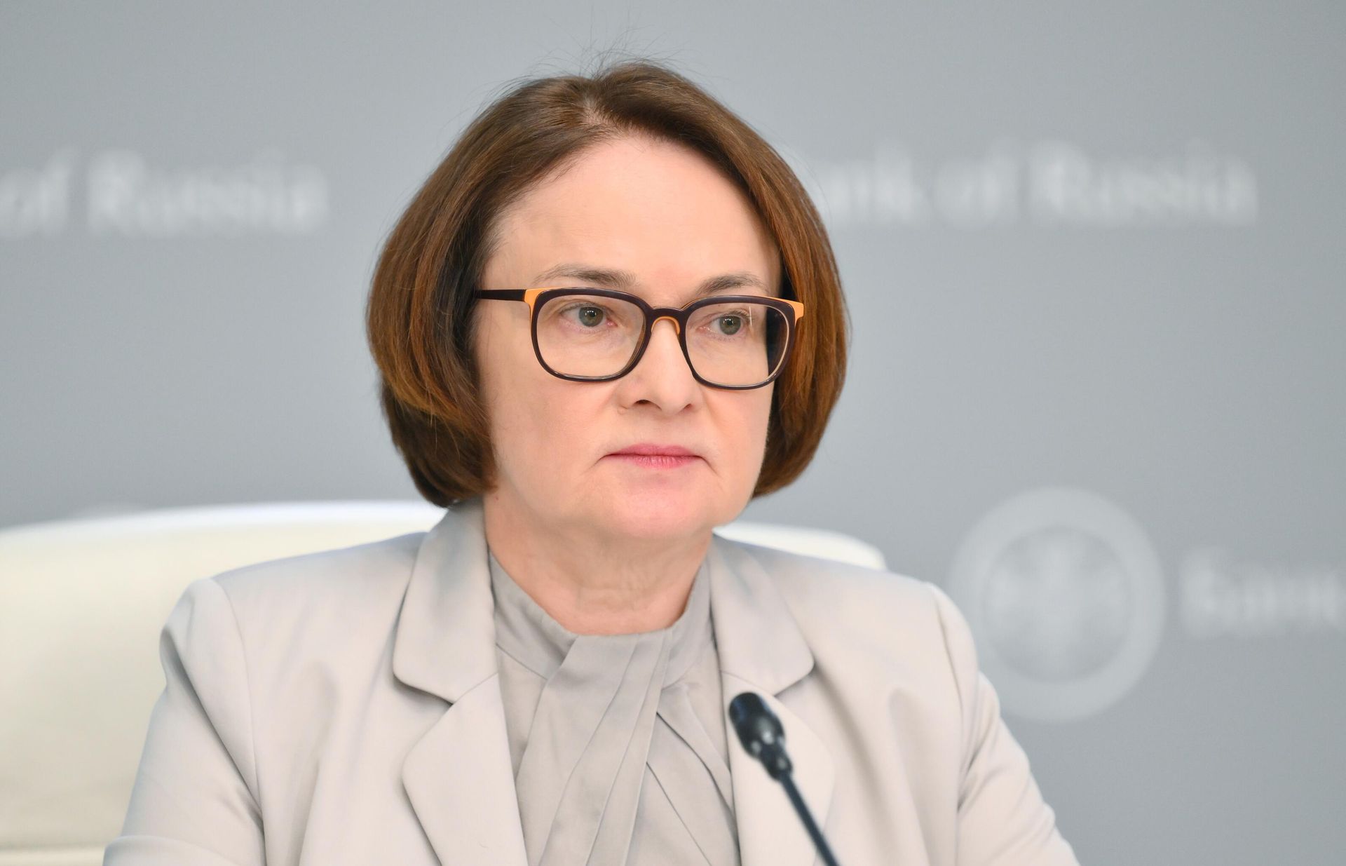 Председатель Банка России Эльвира Набиуллина на пресс-конференции по итогам заседания совета директоров по денежно-кредитной политике в Москве - РИА Новости, 1920, 15.08.2025