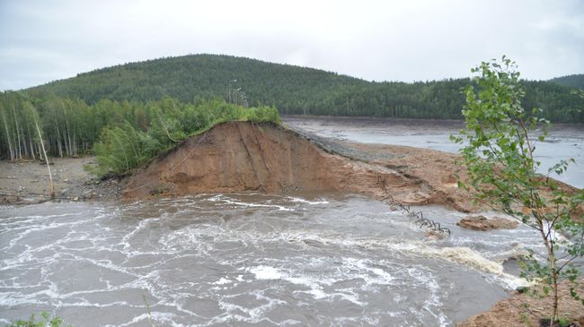 Место прорыва дамбы Киалимского водохранилища в Челябинской области