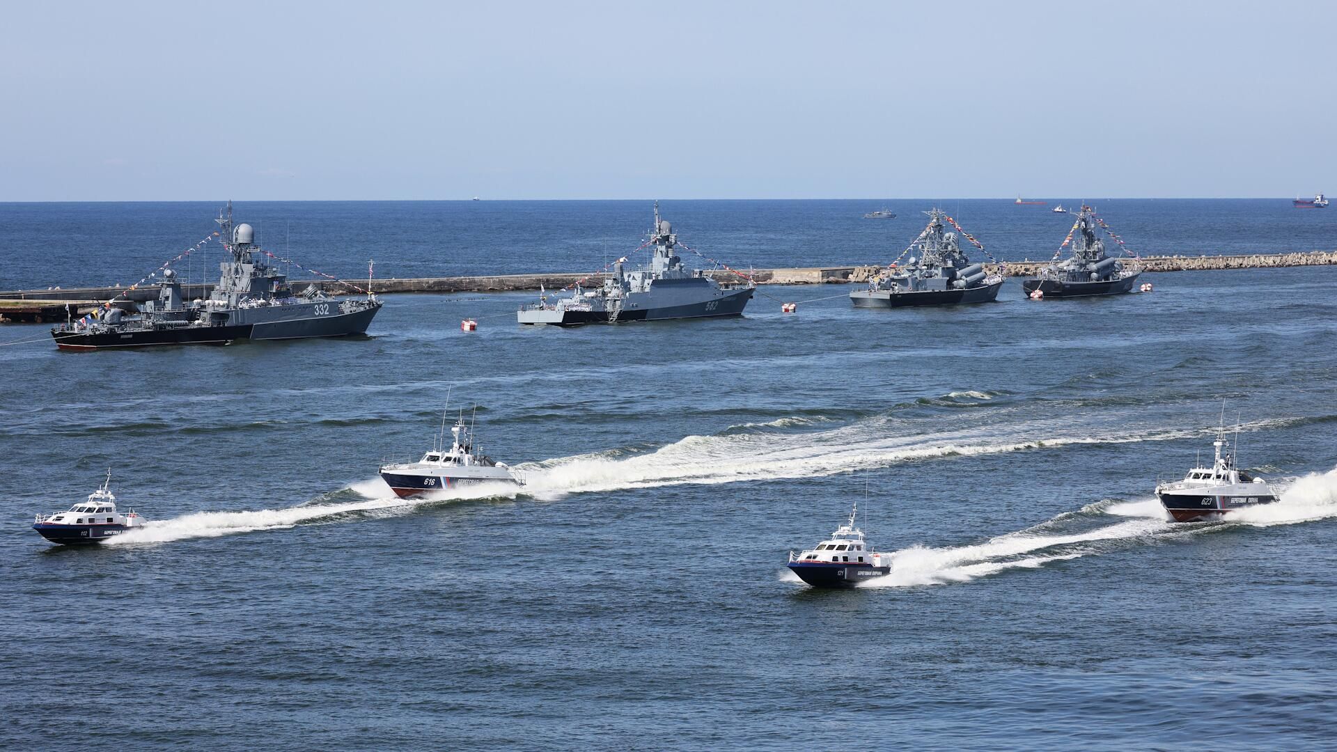 Военно-морской парад в честь Дня ВМФ России в Санкт-Петербурге Военно-морской парад в честь Дня ВМФ России в Санкт-Петербурге - РИА Новости, 1920, 28.07.2024