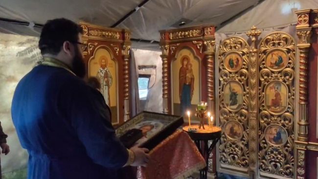 Полевая часовня в честь святого князя Владимира в одном из воинских подразделений 1-й гвардейской Славянской бригады Южной группировки войск Полевая часовня в честь святого князя Владимира в одном из воинских подразделений 1-й гвардейской Славянской бригады Южной группировки войск