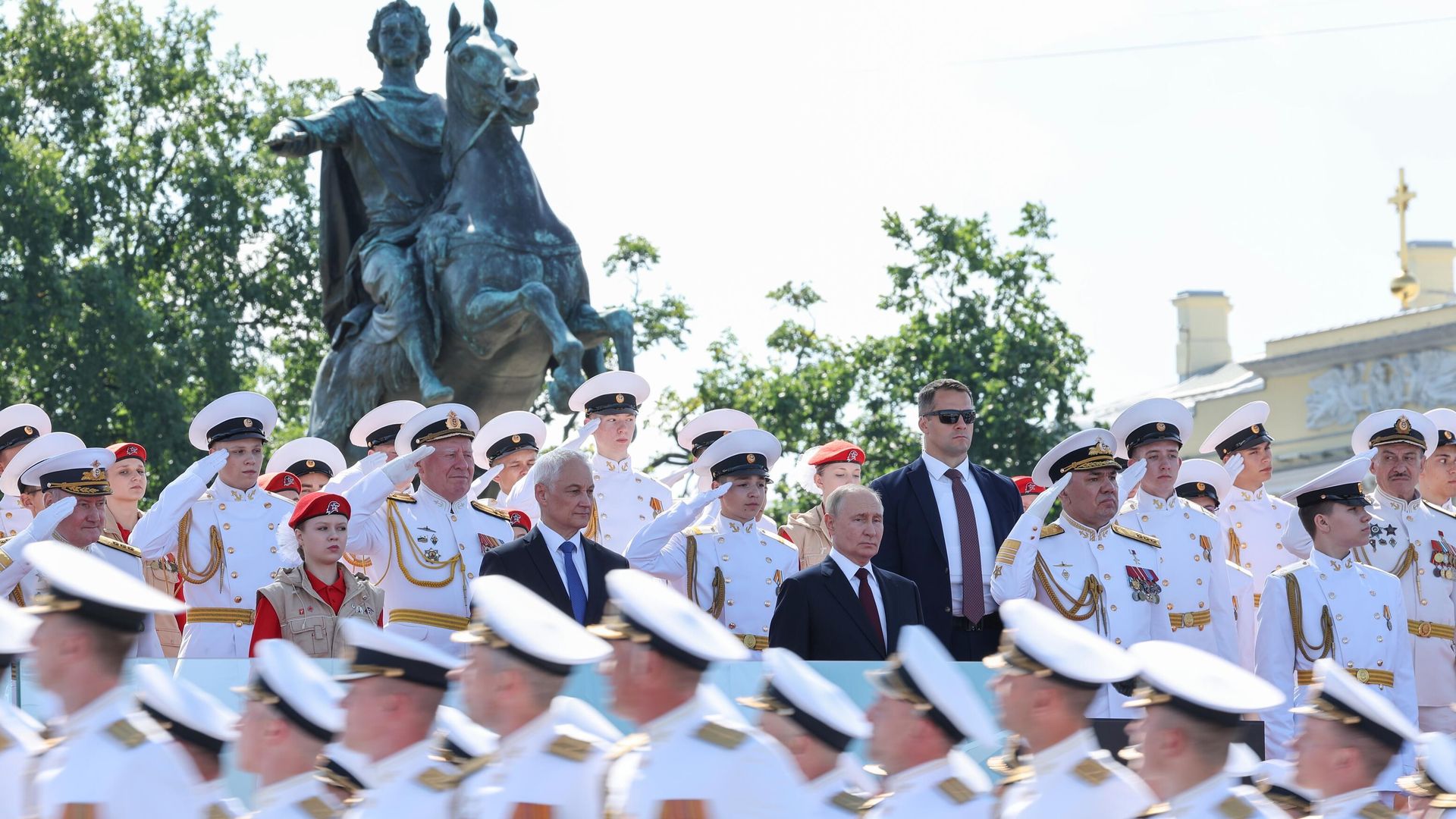 Президент РФ, верховный главнокомандующий Владимир Путин, министр обороны РФ Андрей Белоусов и главнокомандующий Военно-морским флотом России Александр Моисеев на Главном военно-морском параде по случаю Дня Военно-морского флота РФ. 28 июля 2024 Президент РФ, верховный главнокомандующий Владимир Путин, министр обороны РФ Андрей Белоусов и главнокомандующий Военно-морским флотом России Александр Моисеев на Главном военно-морском параде по случаю Дня Военно-морского флота РФ. 28 июля 2024 - РИА Новости, 1920, 28.07.2024
