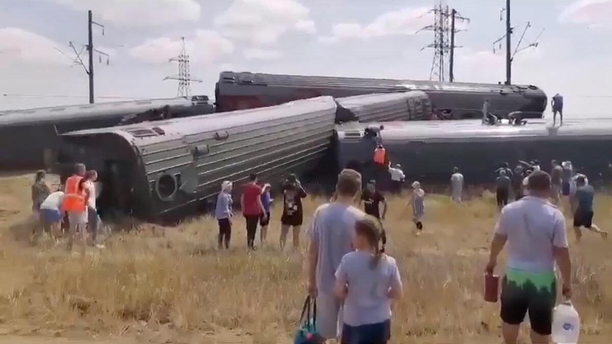 Место схода поезда с рельсов в Волгоградской области Место схода поезда с рельсов в Волгоградской области - РИА Новости, 1920, 29.07.2024