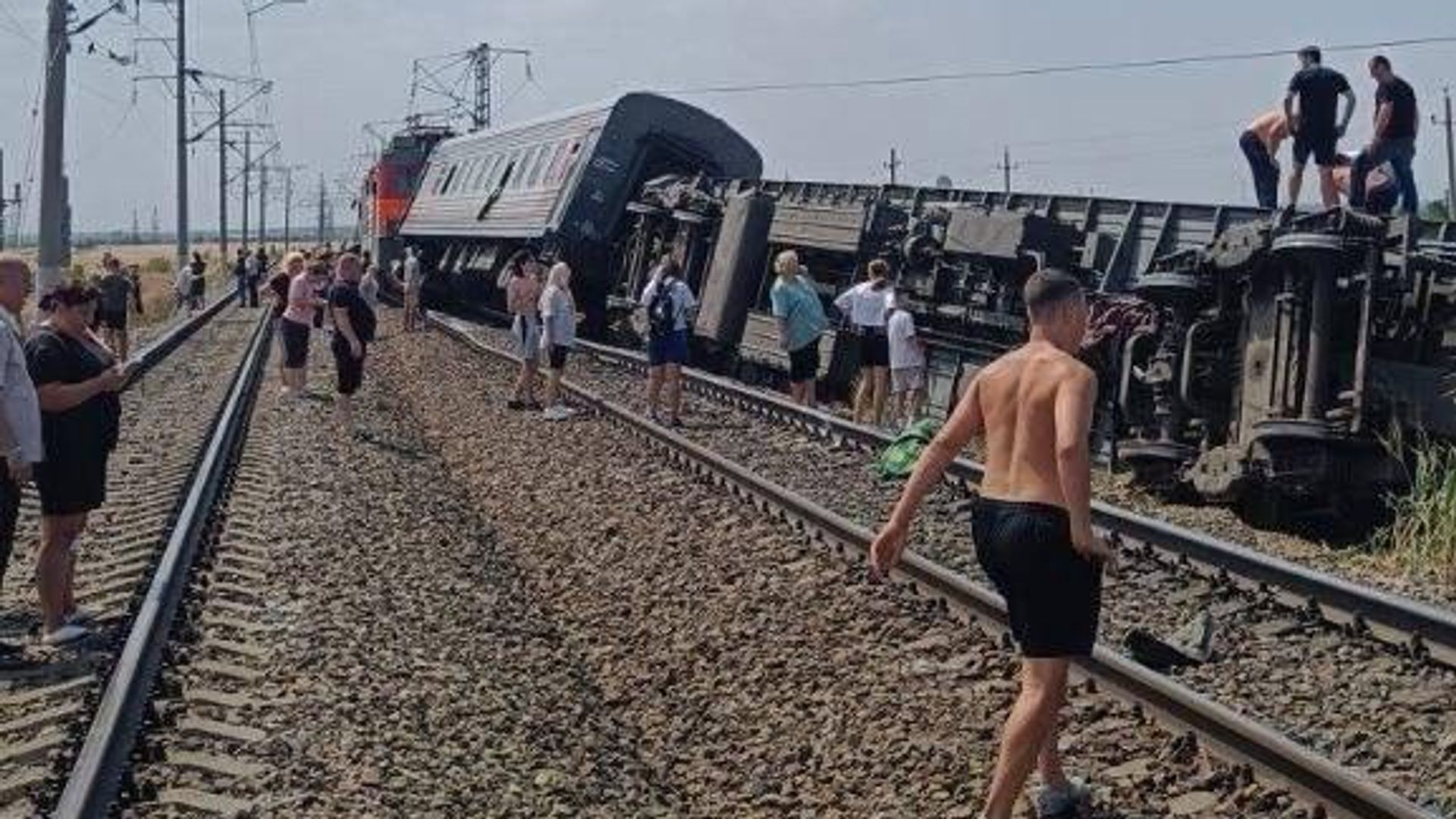 Место схода пассажирского поезда с рельсов в Волгоградской области Место схода пассажирского поезда с рельсов в Волгоградской области - РИА Новости, 1920, 29.07.2024