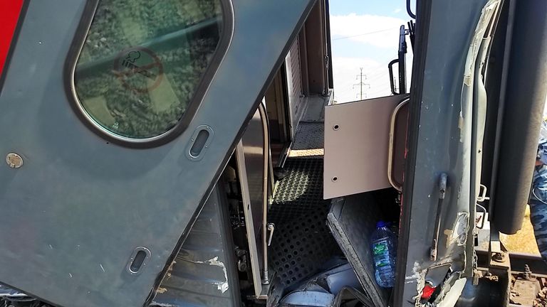 Вагон пассажирского поезда Казань-Адлер, сошедшего с рельсов в Котельниковском районе Волгоградской области Вагон пассажирского поезда Казань-Адлер, сошедшего с рельсов в Котельниковском районе Волгоградской области