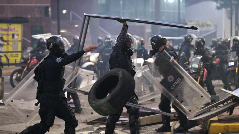 Акция протеста против результатов президентских выборов в Каракасе, Венесуэла Акция протеста против результатов президентских выборов в Каракасе, Венесуэла