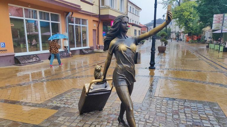 Зеленоградск. Скульптура Курортница Зеленоградск. Скульптура Курортница