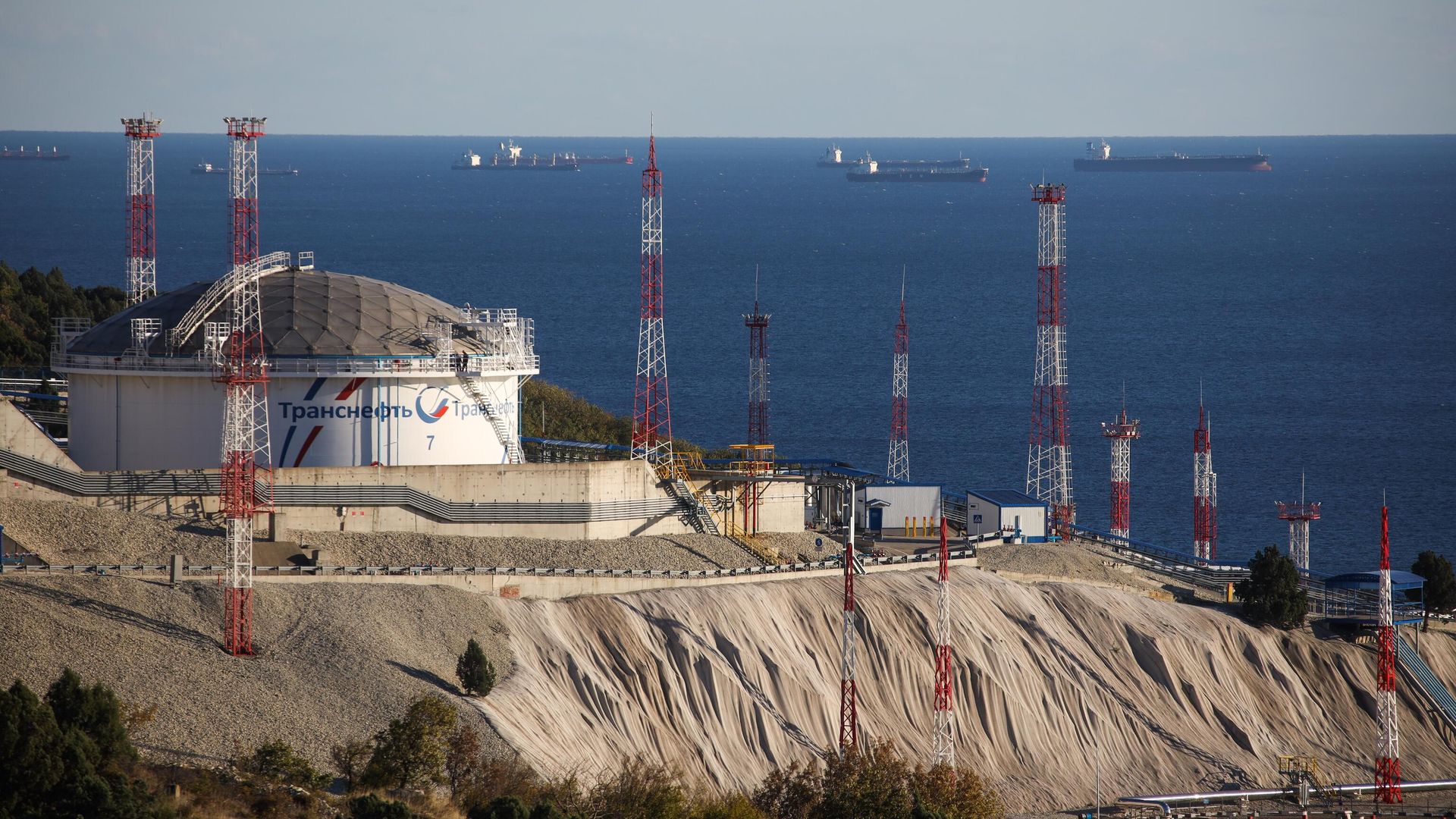 Нефтеналивной терминал Нефтеналивной терминал - РИА Новости, 1920, 31.07.2024