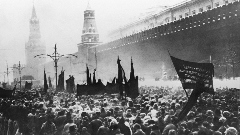 Похороны В.И.Ленина 27 января 1924 года. Траурная процессия на Красной площади в Москве Похороны В.И.Ленина 27 января 1924 года. Траурная процессия на Красной площади в Москве