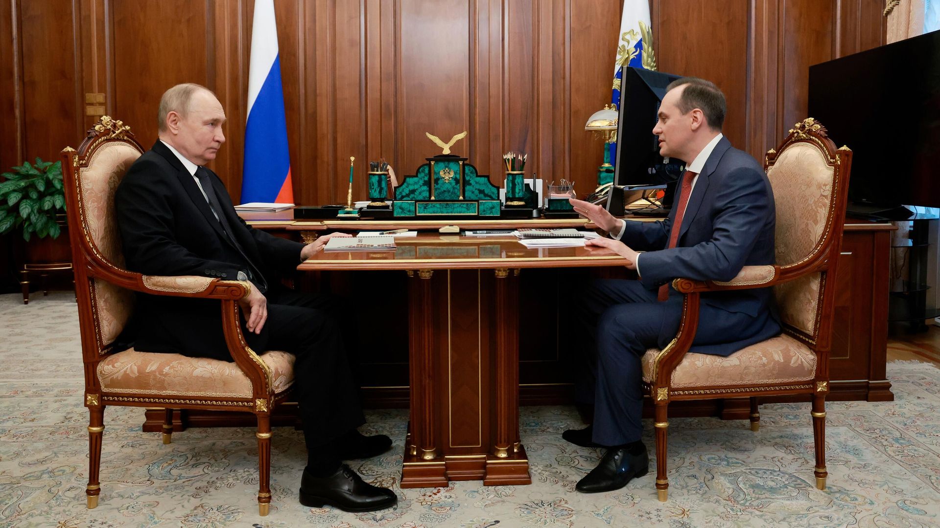 Президент РФ Владимир Путин и глава Республики Мордовия Артём Здунов во время встречи Президент РФ Владимир Путин и глава Республики Мордовия Артём Здунов во время встречи - РИА Новости, 1920, 01.08.2024