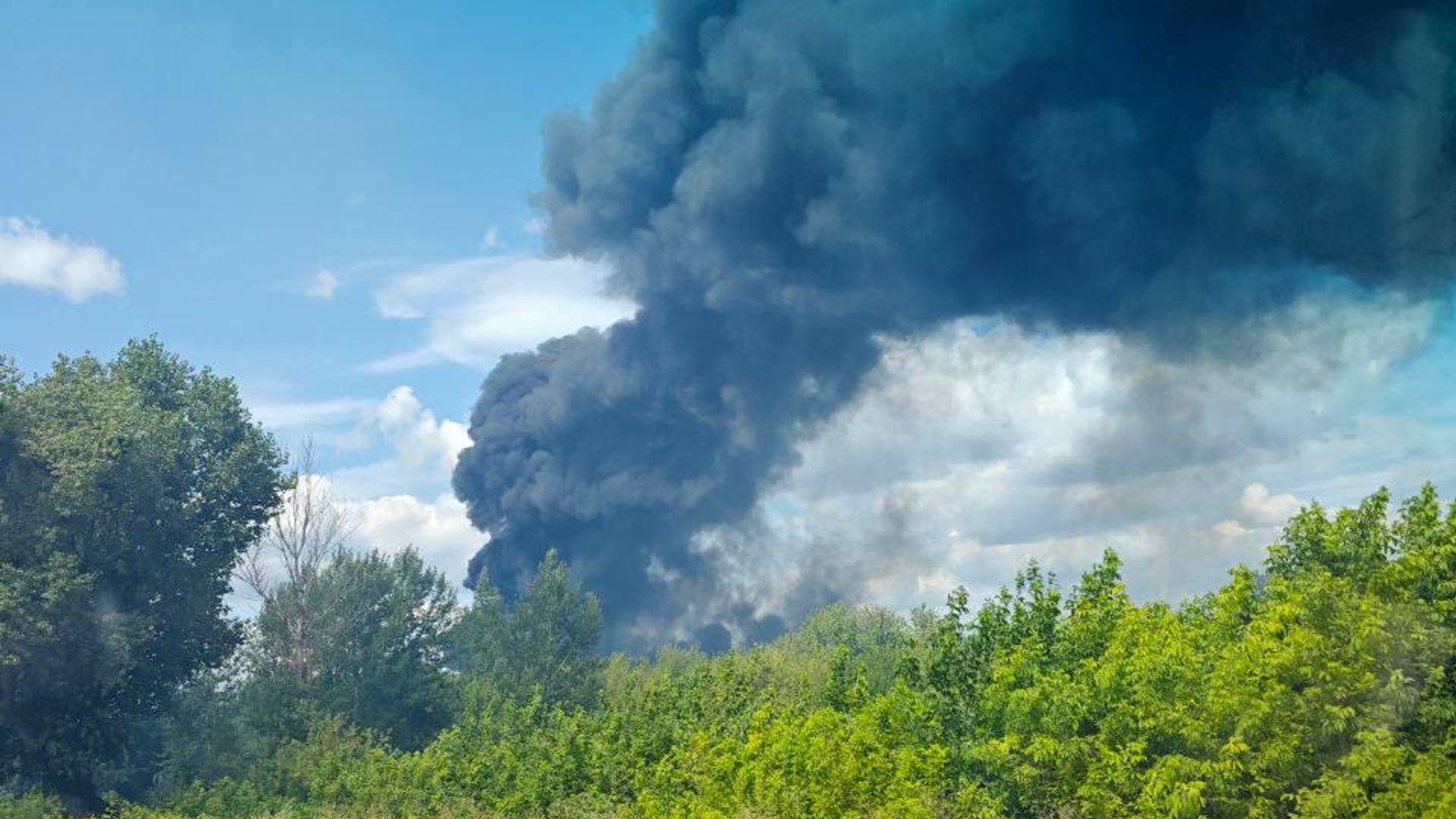 Последствия атаки беспилотника в Белгородской области Последствия атаки беспилотника в Белгородской области - РИА Новости, 1920, 16.08.2024