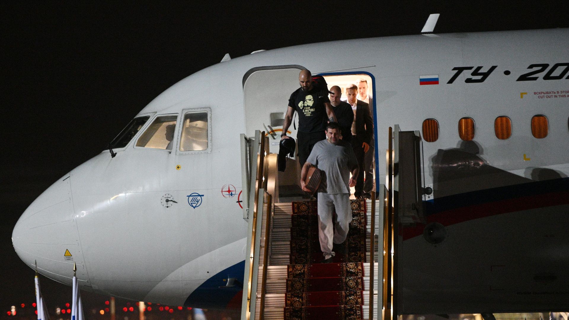 Освобожденные в Турции россияне в аэропорту в Москве Освобожденные в Турции россияне в аэропорту в Москве - РИА Новости, 1920, 02.08.2024