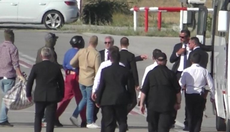 Обмен 26 заключенными, содержавшимися в тюрьмах в семи разных странах (США, ФРГ, Польши, Словении, Норвегии, России и Белоруссии), в аэропорту Анкары Обмен 26 заключенными, содержавшимися в тюрьмах в семи разных странах (США, ФРГ, Польши, Словении, Норвегии, России и Белоруссии), в аэропорту Анкары