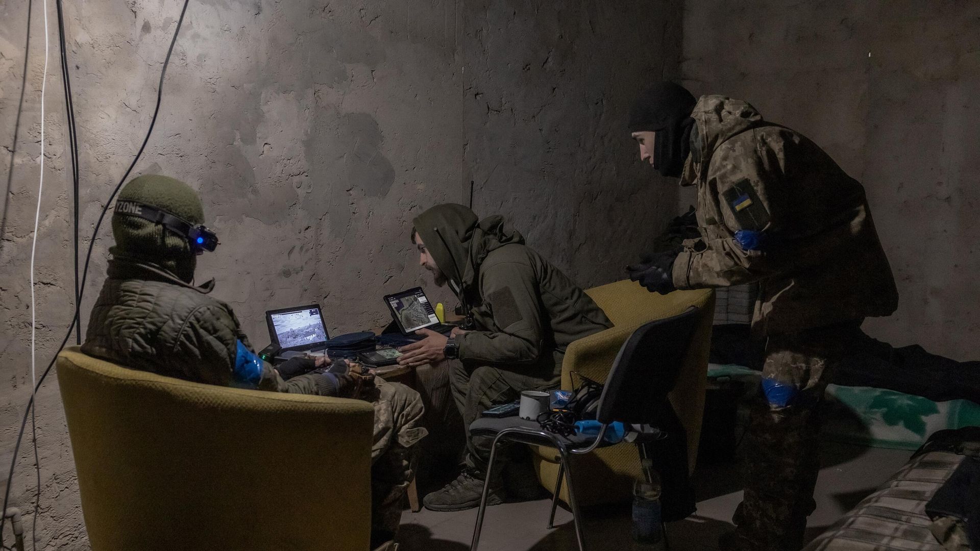 Украинские военнослужащие управляют FPV-дронами Украинские военнослужащие управляют FPV-дронами - РИА Новости, 1920, 02.08.2024