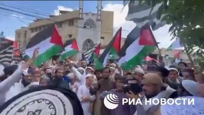 Многотысячные митинги в поддержку Палестины в Пакистане. Кадр видео Многотысячные митинги в поддержку Палестины в Пакистане. Кадр видео