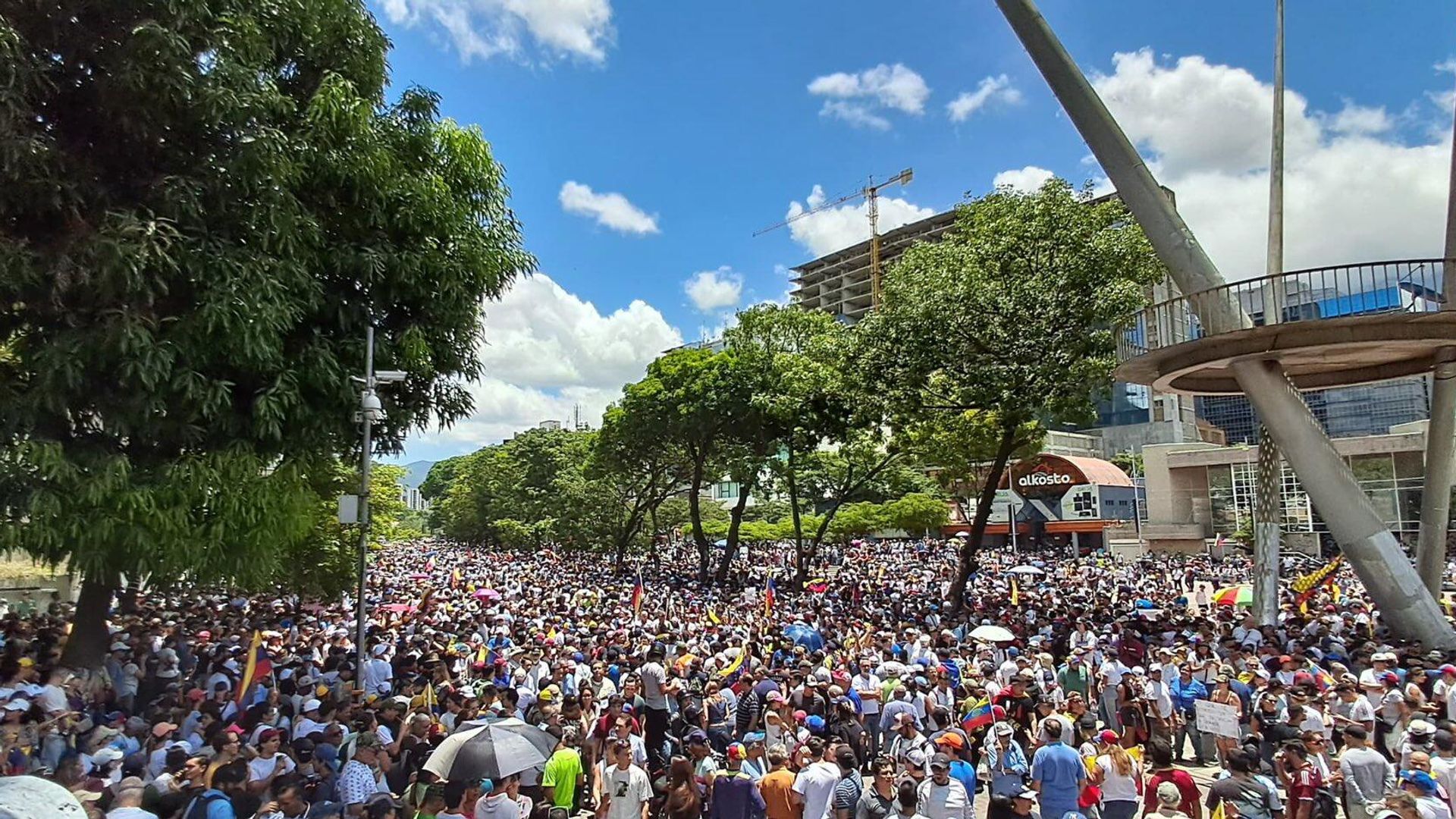 Сторонники оппозиции Венесуэлы во время митинга в Каракасе Сторонники оппозиции Венесуэлы во время митинга в Каракасе - РИА Новости, 1920, 06.08.2024