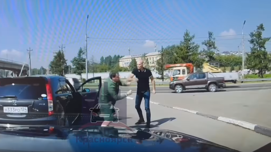 Драка водителей на дороге в Красноярске Драка водителей на дороге в Красноярске - РИА Новости, 1920, 05.08.2024