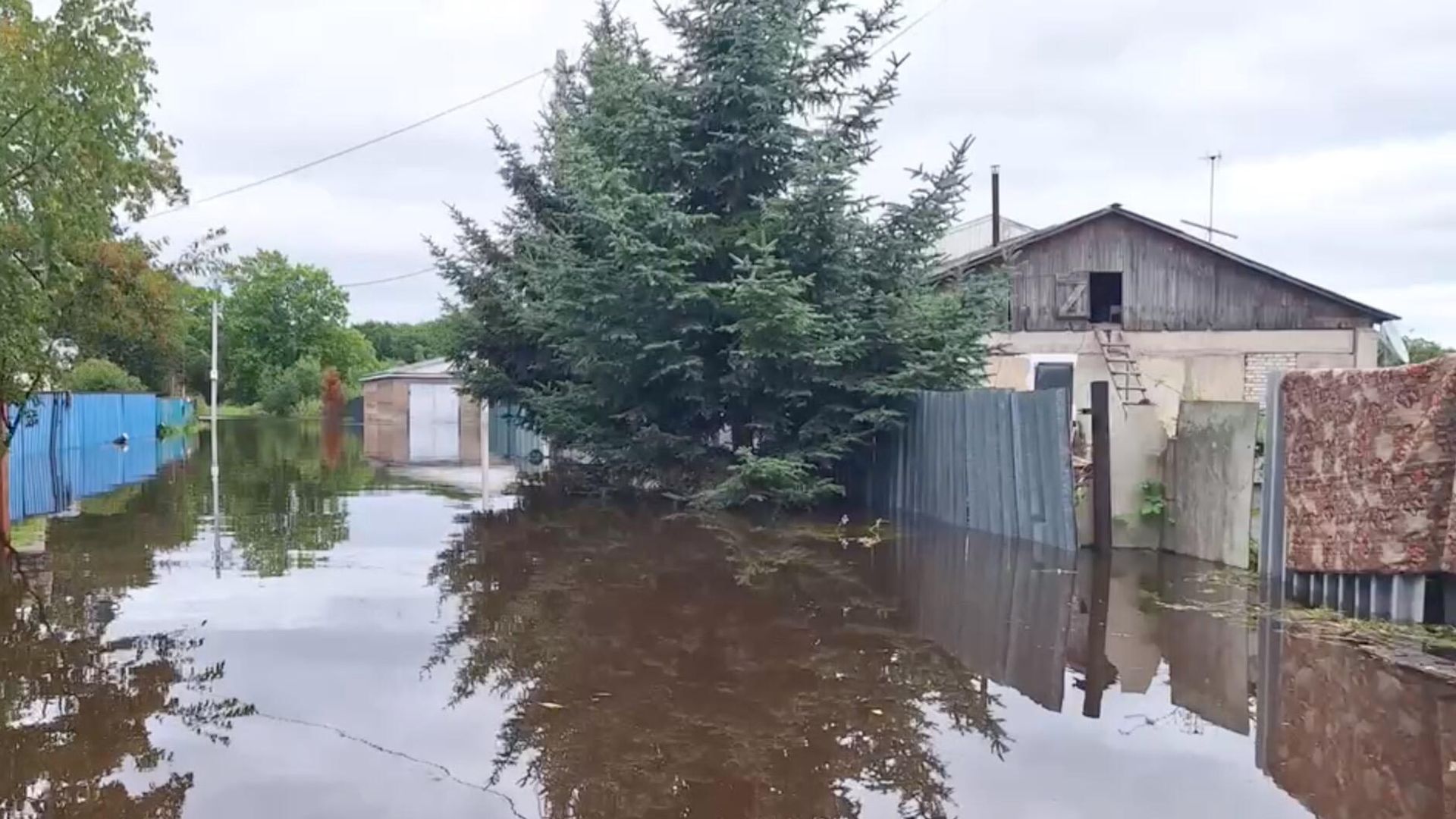 Последствия прорыва защитной земляной насыпи в Дальнереченске Последствия прорыва защитной земляной насыпи в Дальнереченске - РИА Новости, 1920, 10.08.2024