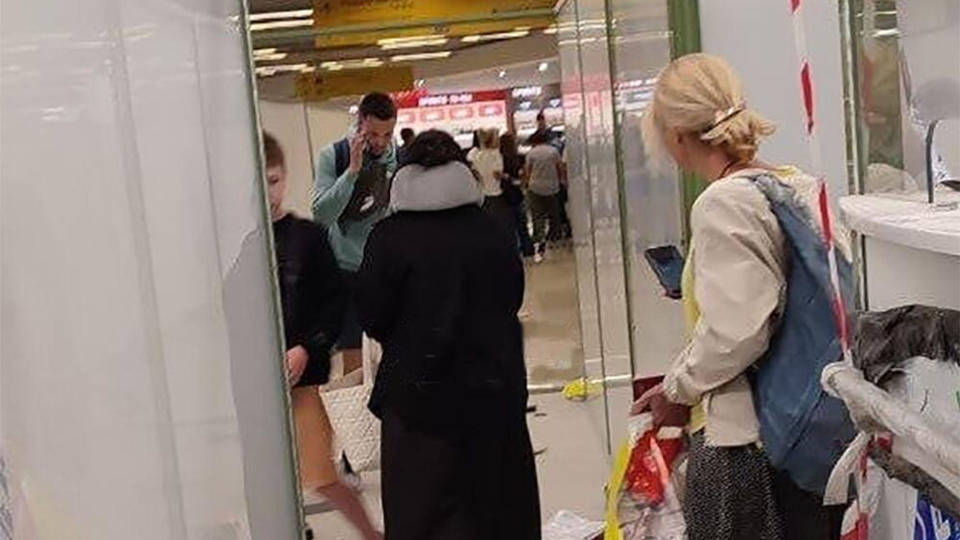 Обстановка в аэропорту Кольцово в Екатеринбурге Обстановка в аэропорту Кольцово в Екатеринбурге - РИА Новости, 1920, 06.08.2024