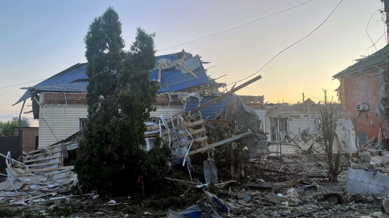 Последствия обстрела города Суджа в Курской области Последствия обстрела города Суджа в Курской области - РИА Новости, 1920, 11.08.2024