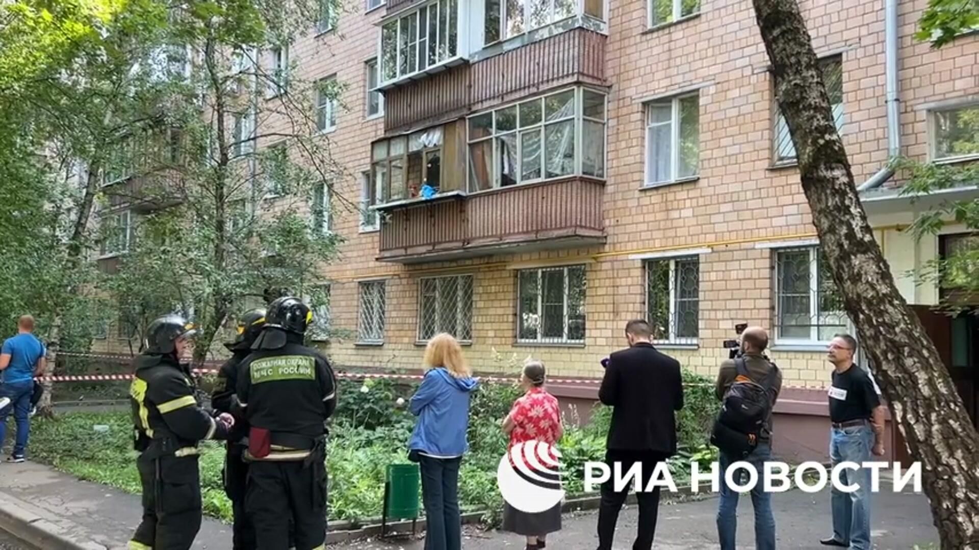 Работа оперативных служб у жилого дома на западе Москвы, где произошел взрыв Работа оперативных служб у жилого дома на западе Москвы, где произошел взрыв - РИА Новости, 1920, 06.08.2024