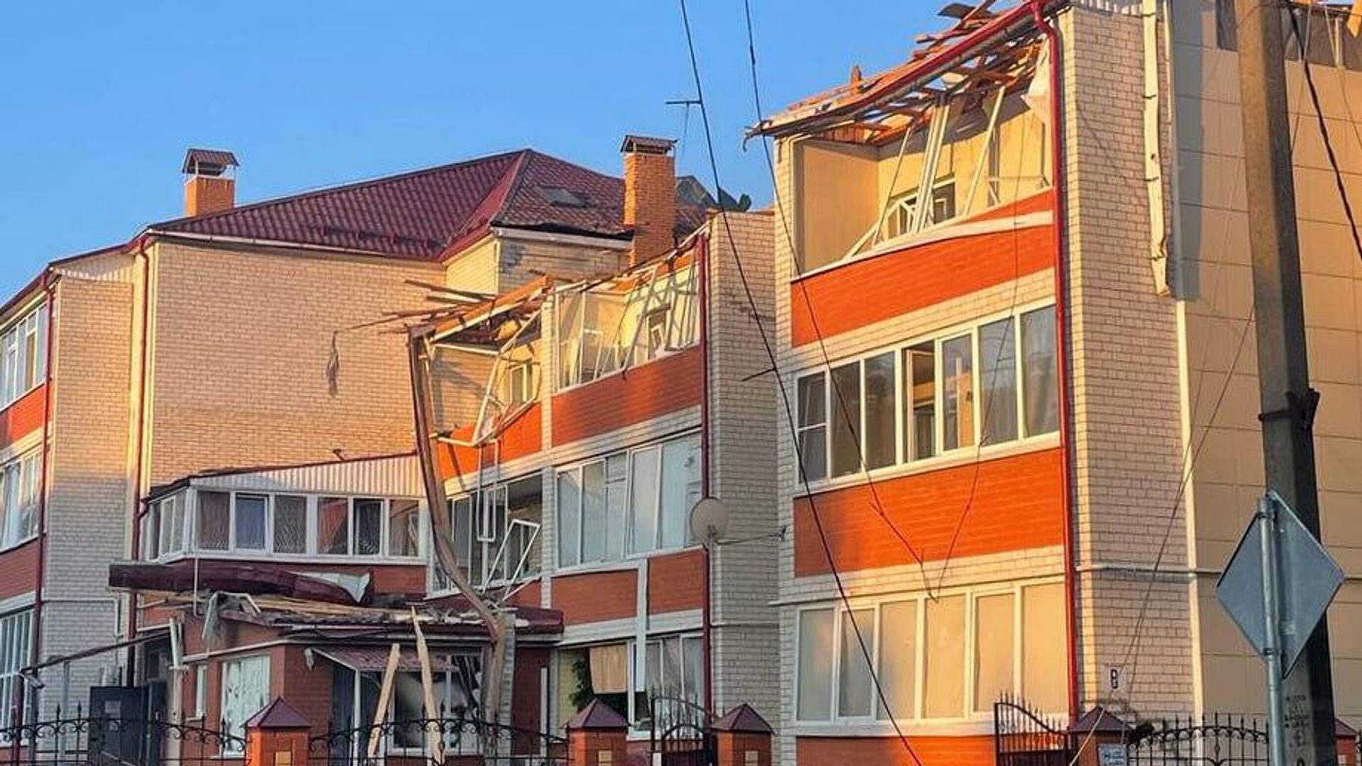 Последствия обстрела города Суджа в Курской области Последствия обстрела города Суджа в Курской области - РИА Новости, 1920, 23.08.2024