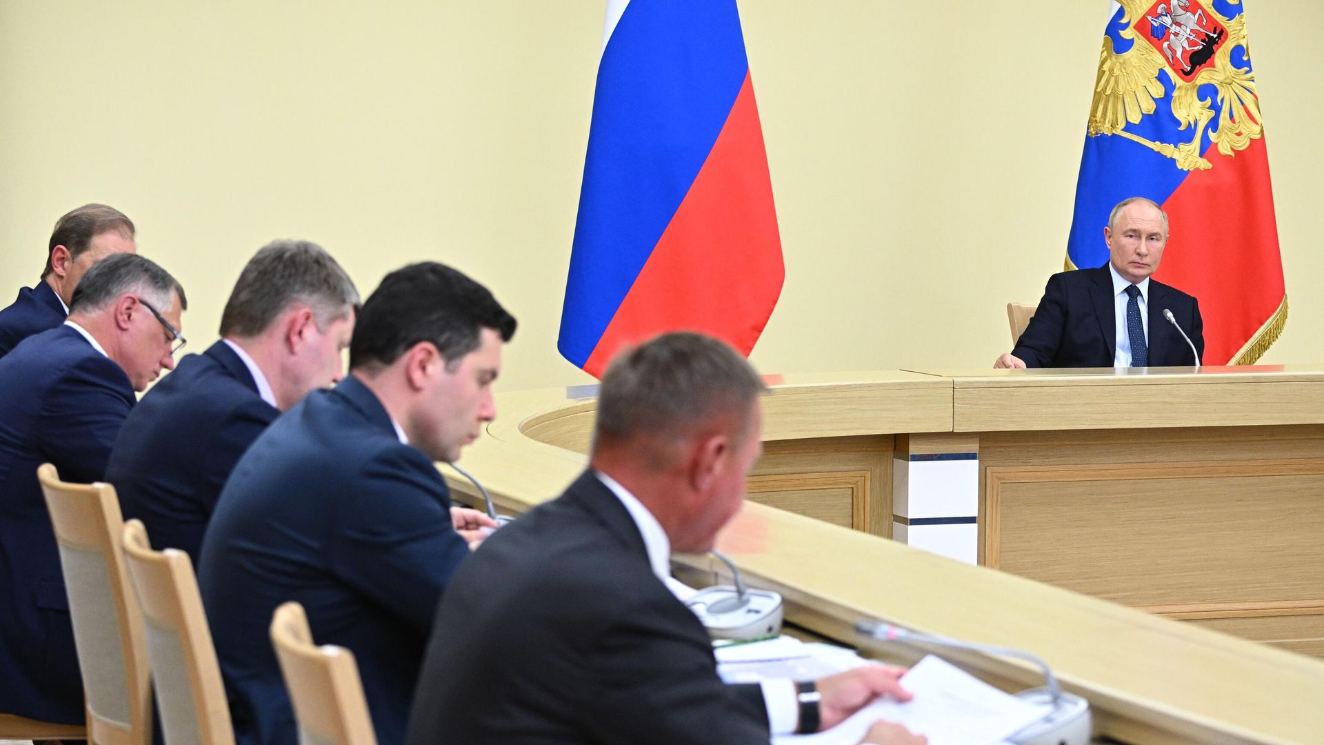 Президент РФ Владимир Путин проводит совещание с членами правительства РФ Президент РФ Владимир Путин проводит совещание с членами правительства РФ - РИА Новости, 1920, 07.08.2024