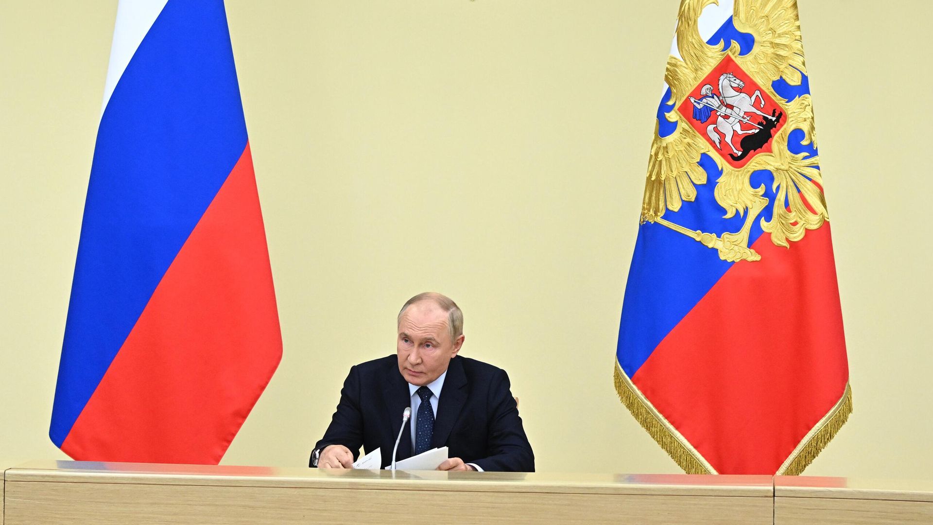Президент РФ Владимир Путин проводит совещание с членами правительства РФ Президент РФ Владимир Путин проводит совещание с членами правительства РФ - РИА Новости, 1920, 07.08.2024