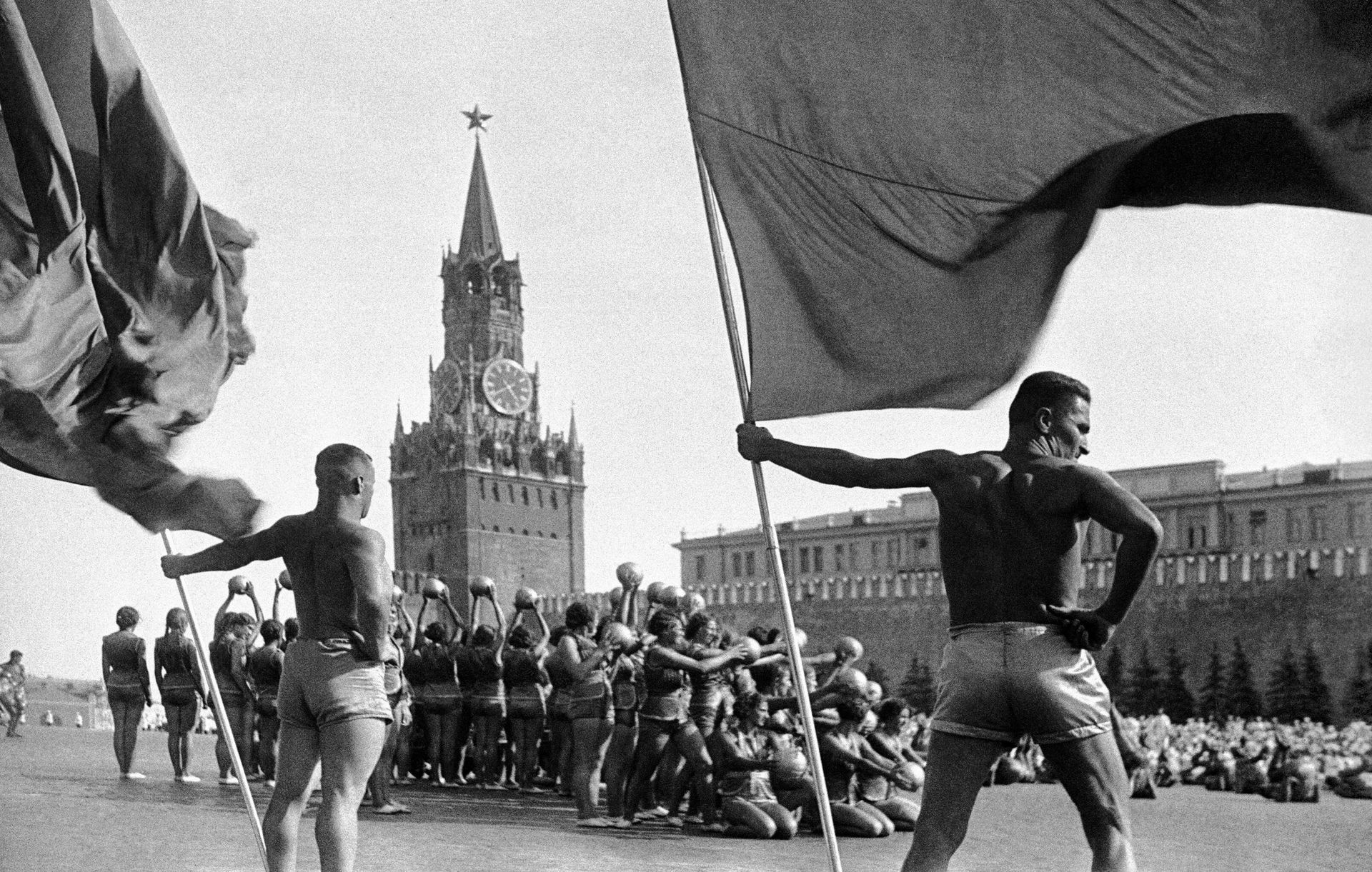 Физкультурный парад на Красной площади в Москве, приуроченный к Всесоюзному Дню физкультурника. Москва, 1939 год Физкультурный парад на Красной площади в Москве, приуроченный к Всесоюзному Дню физкультурника. Москва, 1939 год - РИА Новости, 1920, 29.03.2026