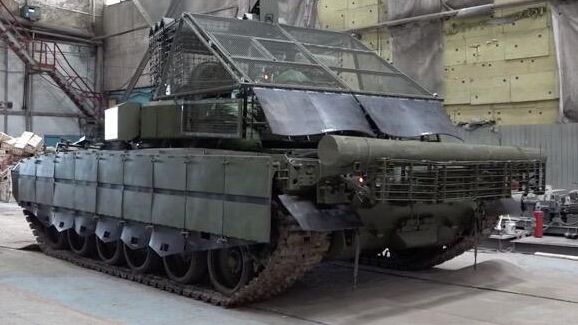 Танк Т-80БВМ с новой антидроновой защитой Танк Т-80БВМ с новой антидроновой защитой - РИА Новости, 1920, 29.08.2024