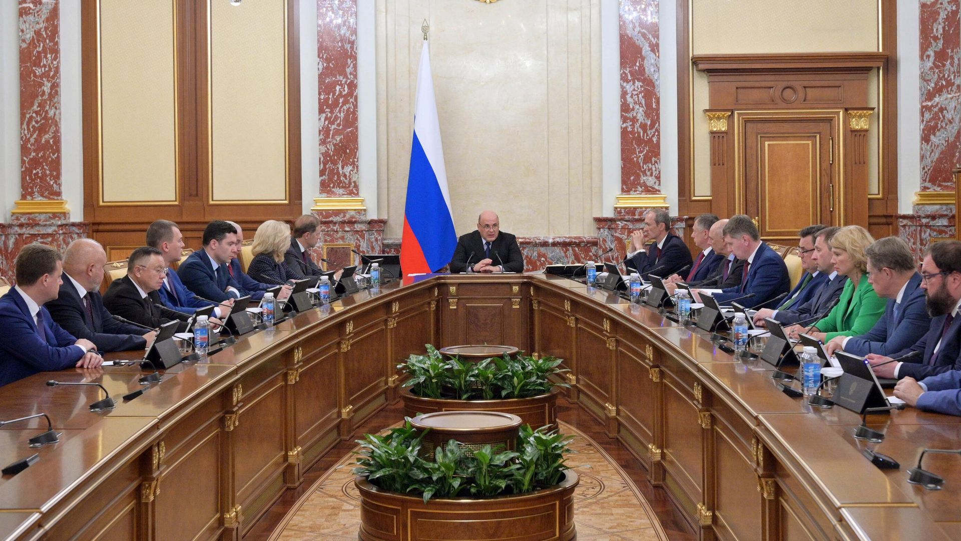 Председатель правительства России Михаил Мишустин проводит совещание с членами кабинета министров Председатель правительства России Михаил Мишустин проводит совещание с членами кабинета министров - РИА Новости, 1920, 13.09.2024