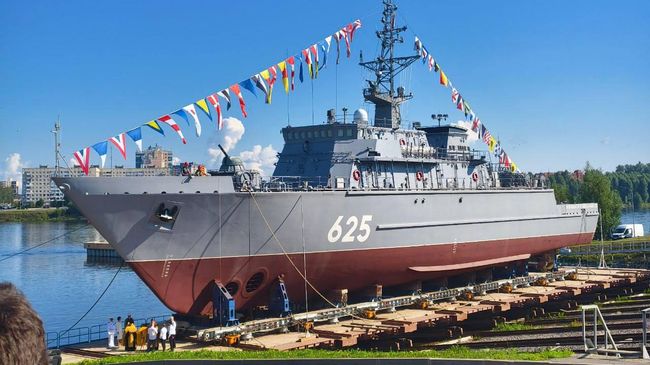 Торжественная церемония спуска на воду корабля противоминной обороны Афанасий Иванников проекта 12700 на Средне-Невском судостроительном заводе ОСК 