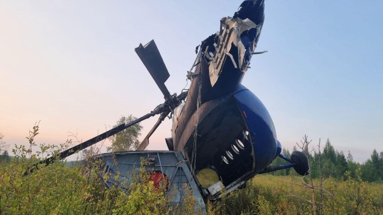 Место происшествия, где вертолёт Ми-8Т авиакомпании Алроса при посадке провалился в грунт в Сунтарском районе Якутии Место происшествия, где вертолёт Ми-8Т авиакомпании Алроса при посадке провалился в грунт в Сунтарском районе Якутии - РИА Новости, 1920, 15.10.2024