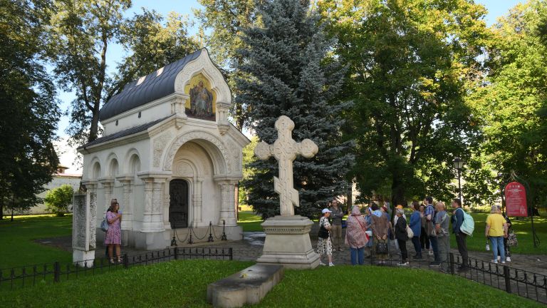 Памятник-часовня князю Дмитрию Пожарскому в Спасо-Евфимиевом монастыре в Суздале Памятник-часовня князю Дмитрию Пожарскому в Спасо-Евфимиевом монастыре в Суздале