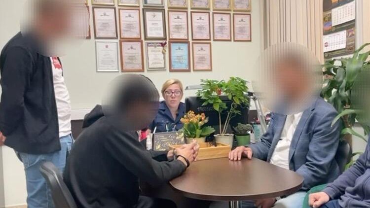 Задержанные по делу о жестоком убийстве девушки в квартире на Краснопутиловской улице Санкт-Петербурга Задержанные по делу о жестоком убийстве девушки в квартире на Краснопутиловской улице Санкт-Петербурга - РИА Новости, 1920, 12.08.2024