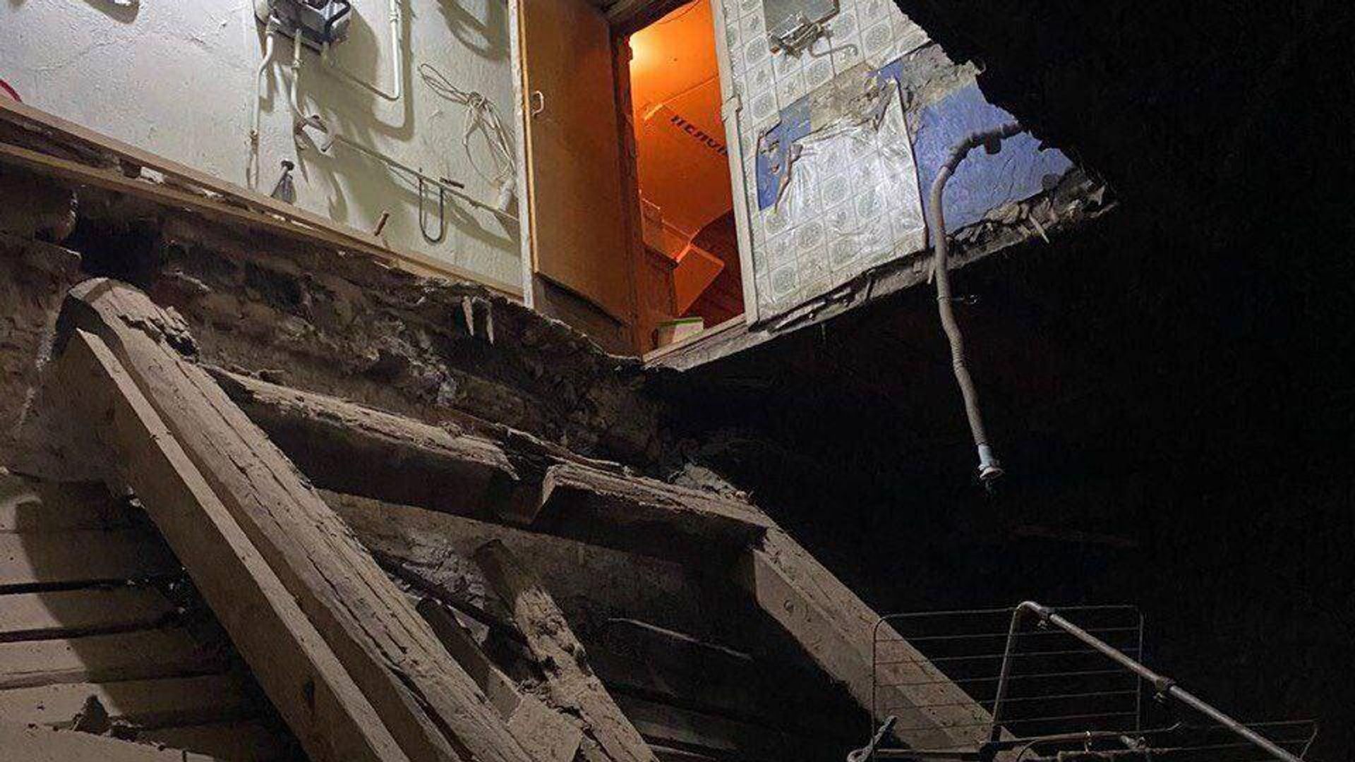 Место происшествия, где во время проведения ремонтных работ в одной из квартир дома на Гороховой улице обрушилось перекрытие в Санкт-Петербурге - РИА Новости, 1920, 13.08.2024