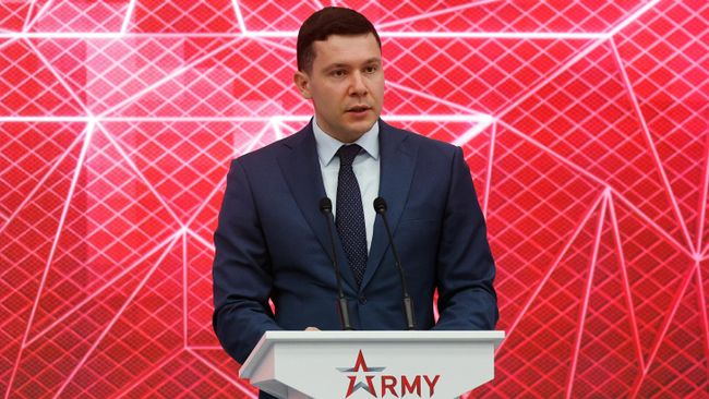 Министр промышленности и торговли РФ Антон Алиханов выступает на Х Международном военно-техническом форуме Армия-2024 в Конгрессно-выставочном центре Патриот. 12 августа 2024