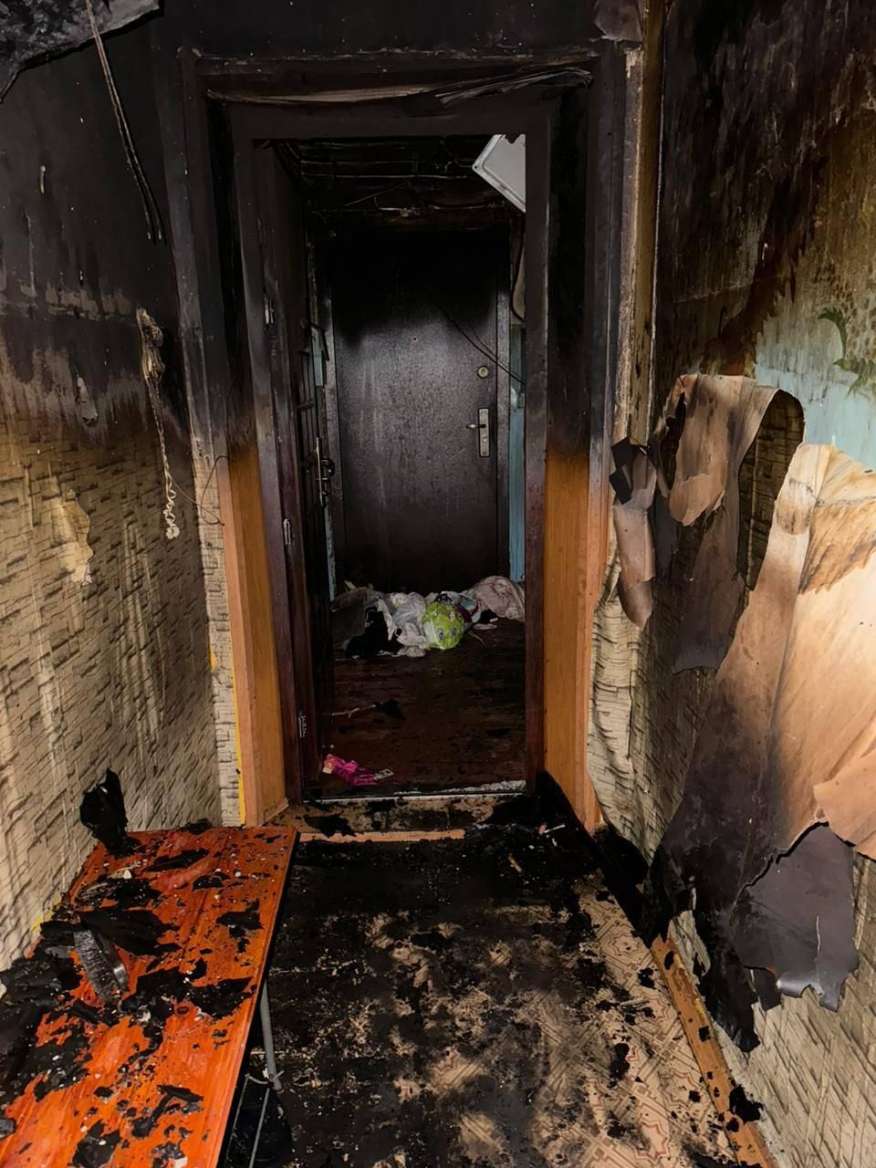 Последствия пожара в частном доме в микрорайоне Южном в Байкальске Последствия пожара в частном доме в микрорайоне Южном в Байкальске - РИА Новости, 1920, 28.05.2025