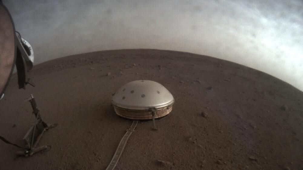 Аппарат InSight на поверхности Марса Аппарат InSight на поверхности Марса - РИА Новости, 1920, 22.11.2024