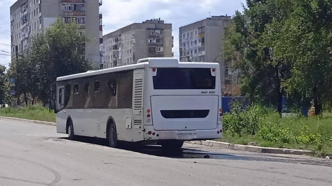 Последствия обстрела автобуса в Лисичанске Последствия обстрела автобуса в Лисичанске - РИА Новости, 1920, 13.08.2024