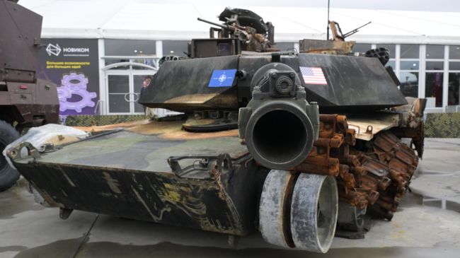 Танк Abrams на выставке трофейной техники